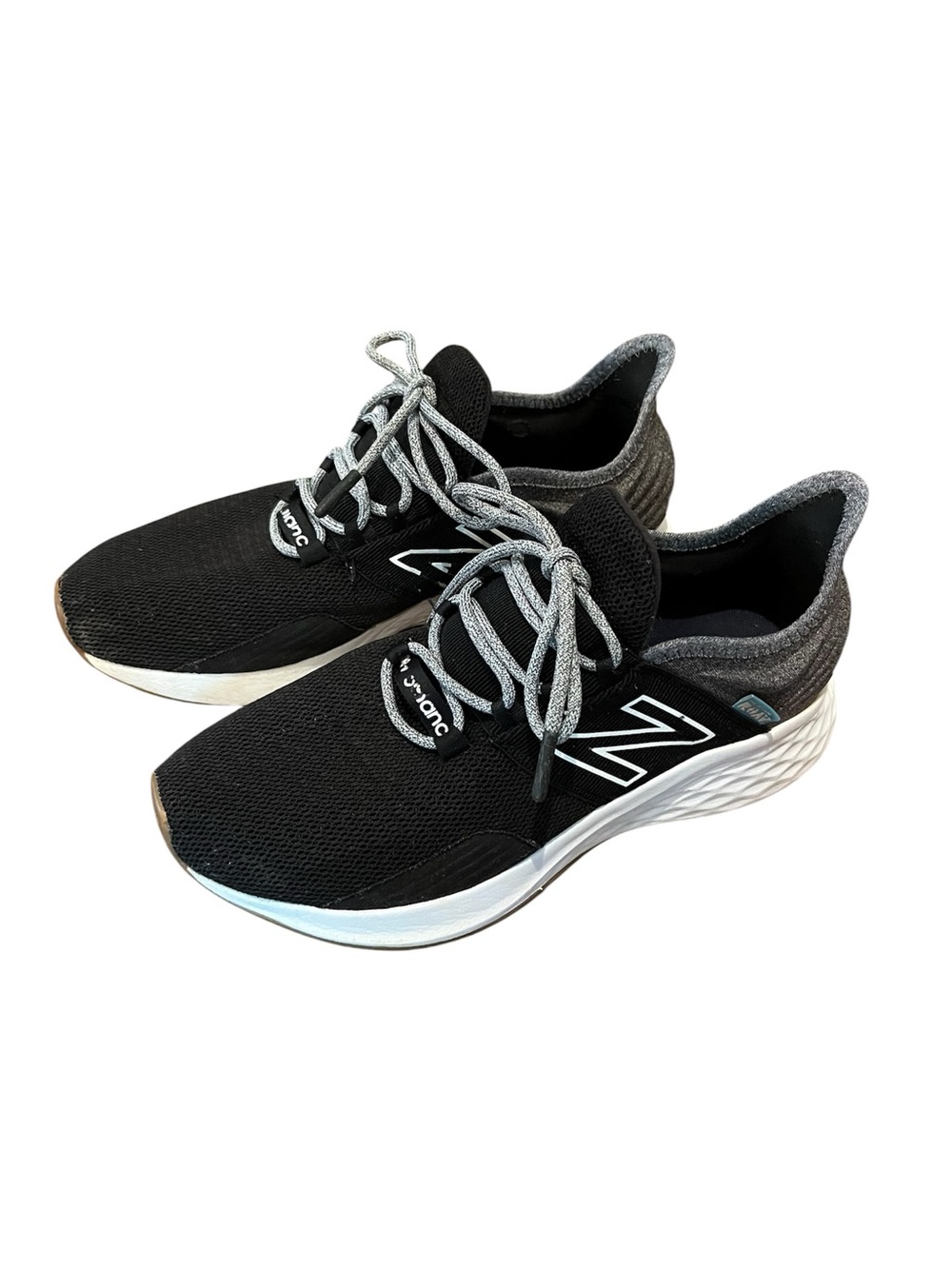 NEW BALANCE ROAV SNEAKERS